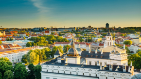 Litauen Vilnius bei Dämmerung Foto iStock Bruev.jpg